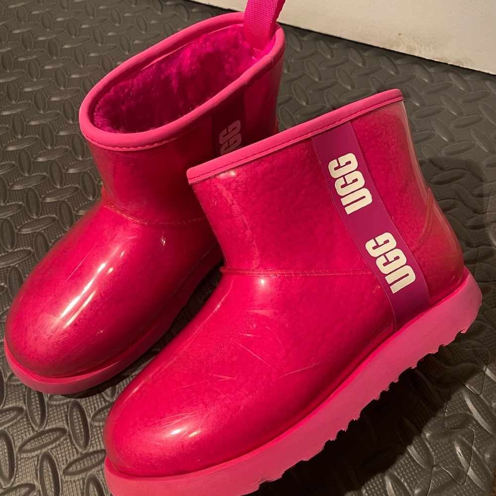 UGG Austrailia Mini Classic Clear Boots Pink Waterproof size 4 kids shoes